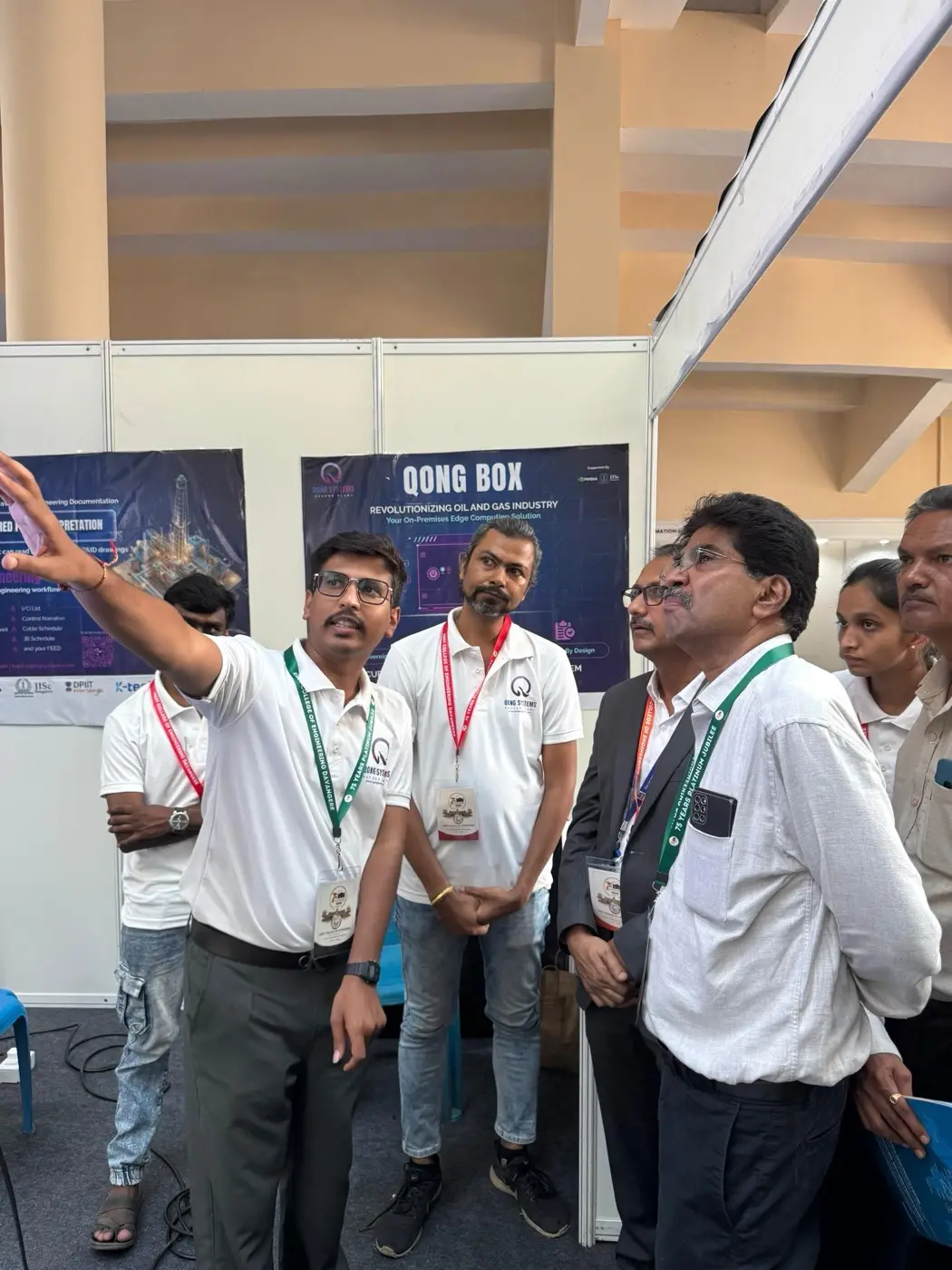 Live QONG platform walkthrough for an industry professional at the stall